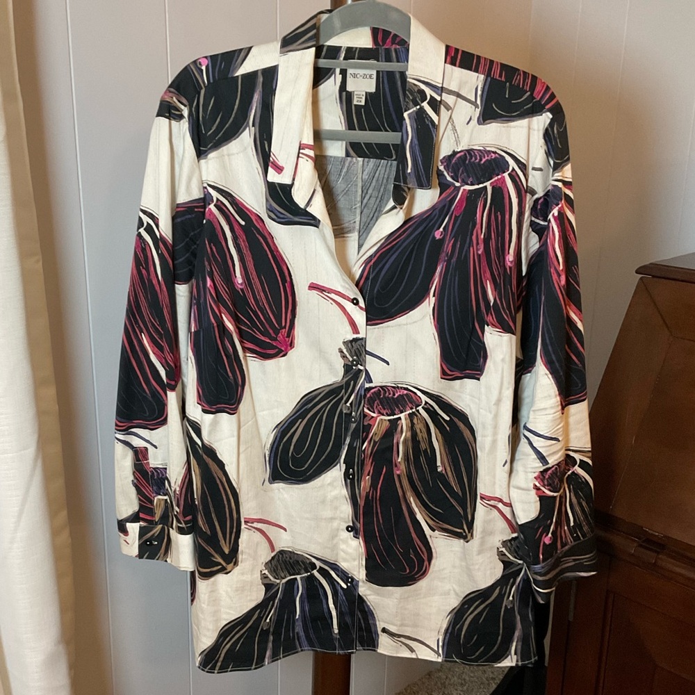 NIC+ZOE Multi-Colored Stamped Flower Long Sleeve Collared Button-Down Shirt